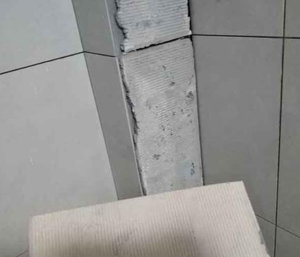 公主岭瓷砖空鼓维修公司分享下厨房瓷砖脱落的补救措施。